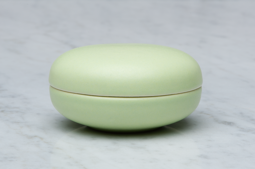 Slät ljusgrön matt keramikask 