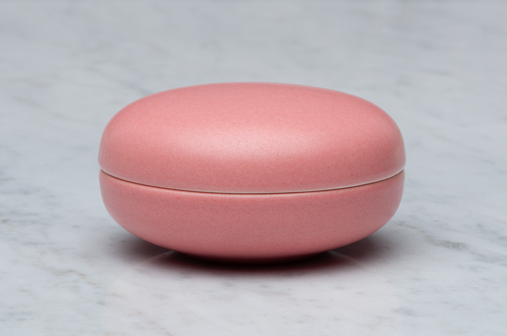 Slät mörkrosa matt keramikask 