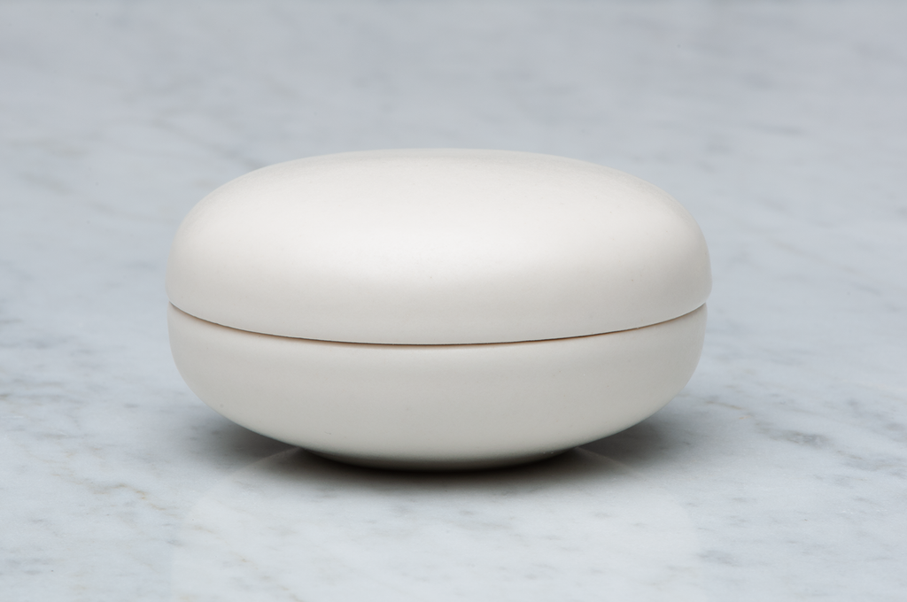 Slät vit matt keramikask 