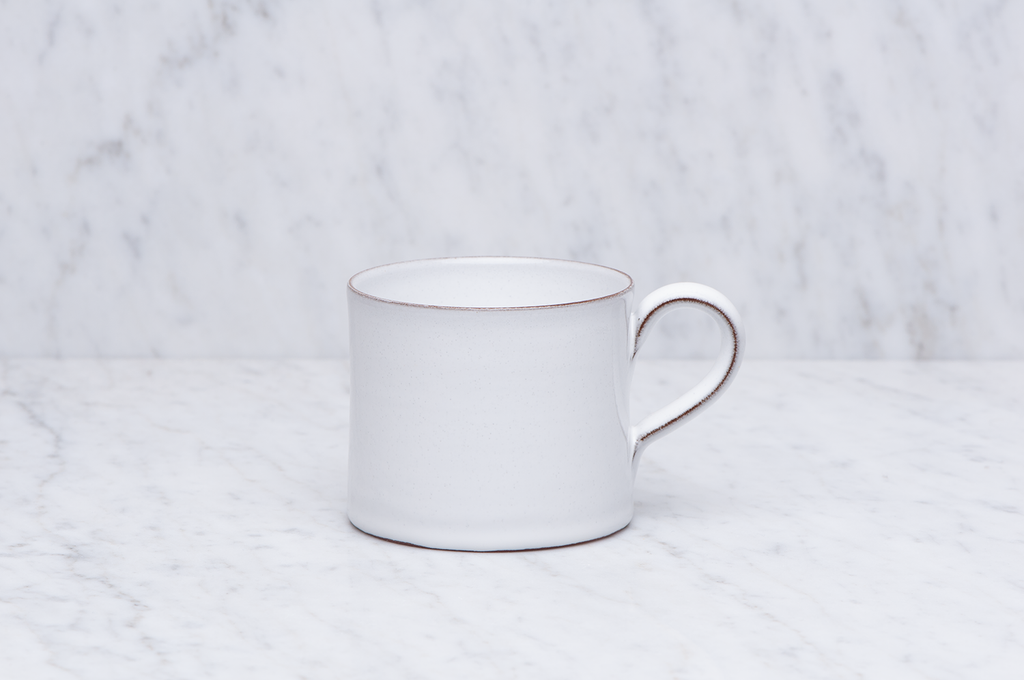 Vit drejad keramikmugg med handtag 2 dl
