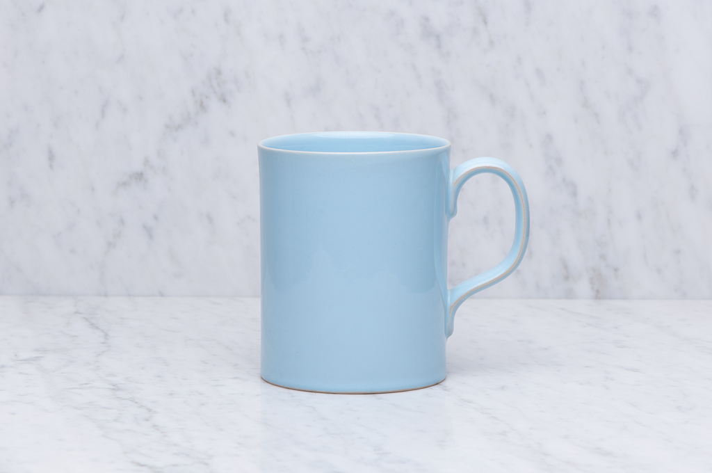 Ljusblå temugg i keramik från sidan, 5 dl