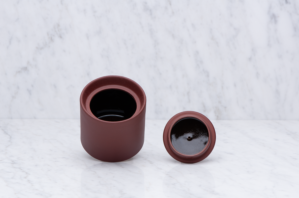 Teburk i keramik med locket på sidan, 2 dl