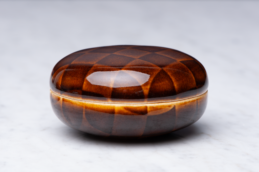 Mörkbrunrutig keramikask