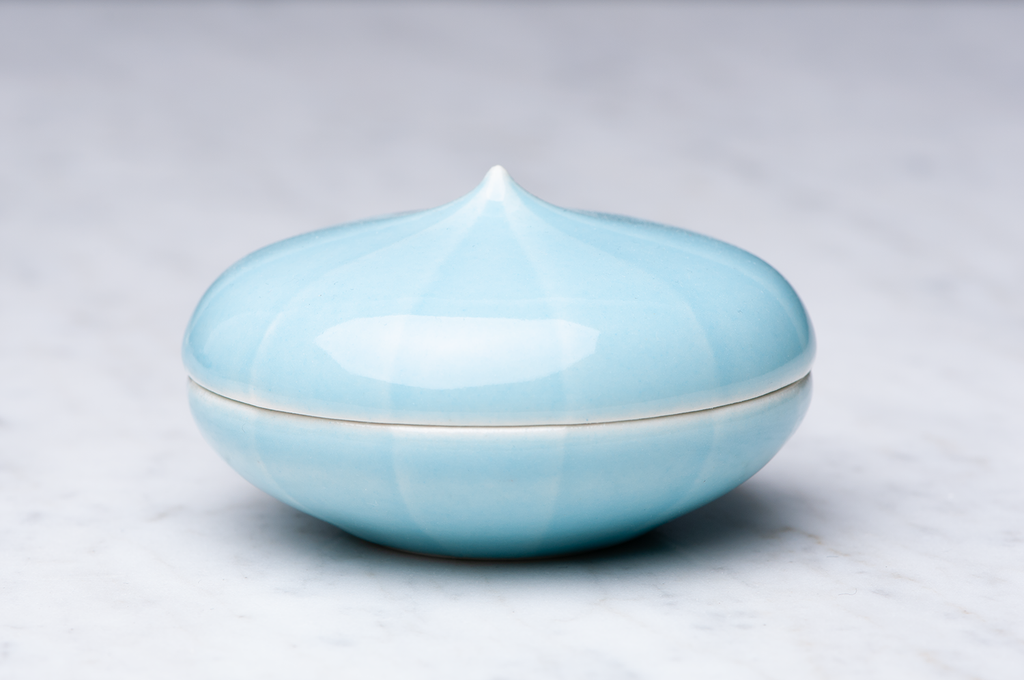 Ljusblårandig keramikask