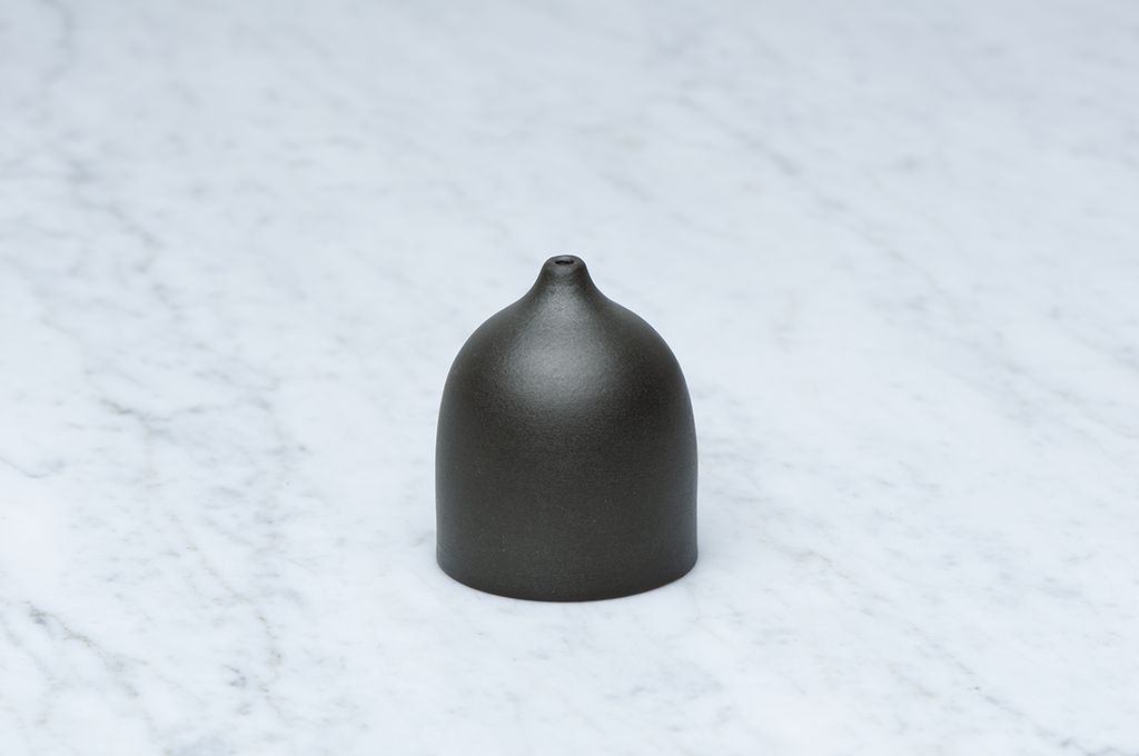 Mörkgrönt saltkar i keramik