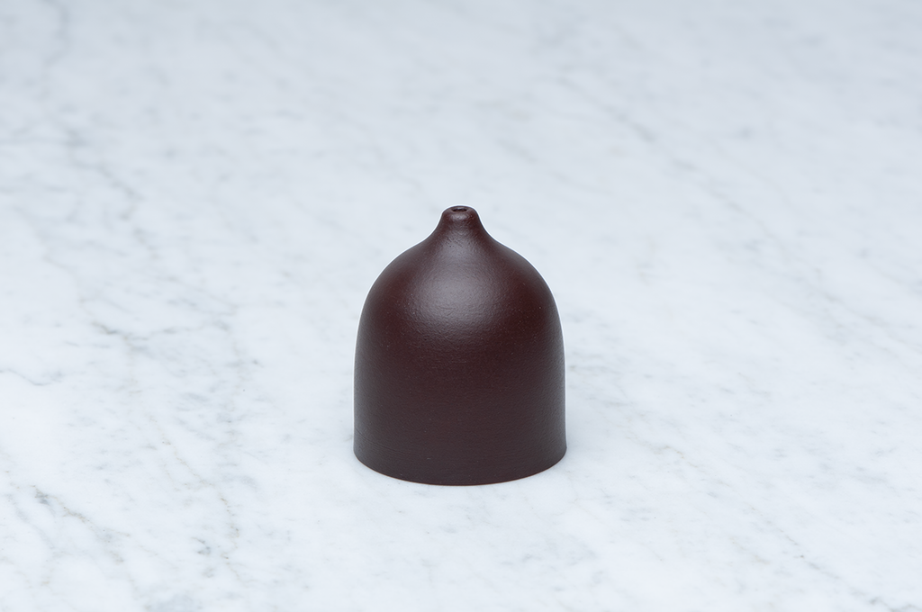 Mörkbrun saltkar i keramik