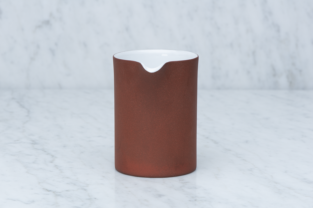 Brun och vit keramikkanna 2,5 dl framifrån