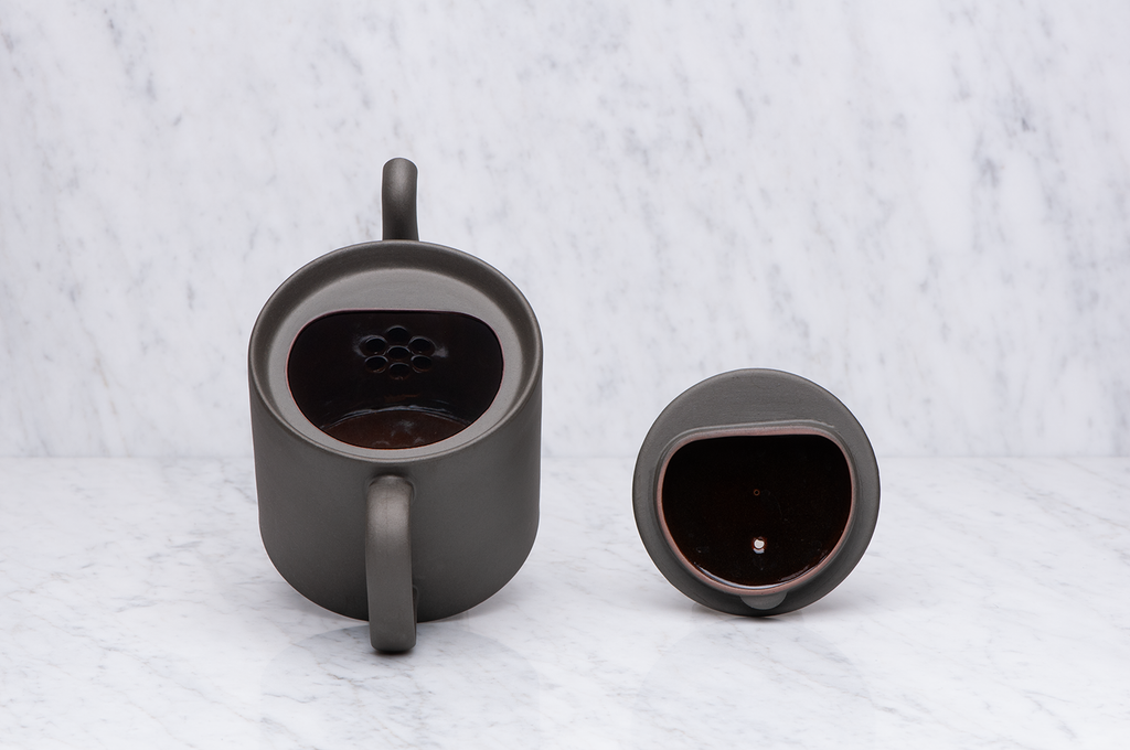 Tekanna mörkgrön 0,8 liter med locket av