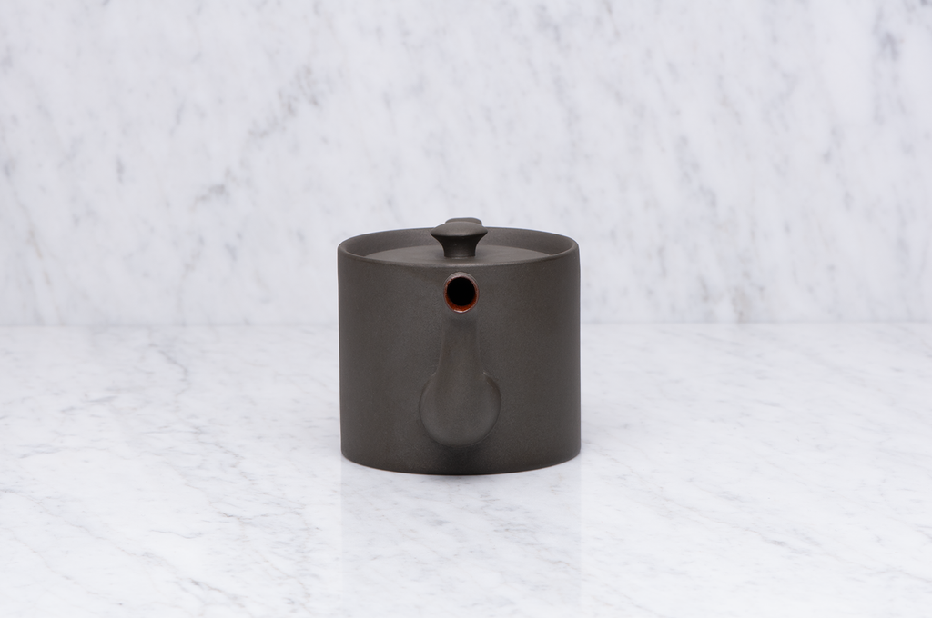 Tekanna mörkgrön 0,5 liter framifrån