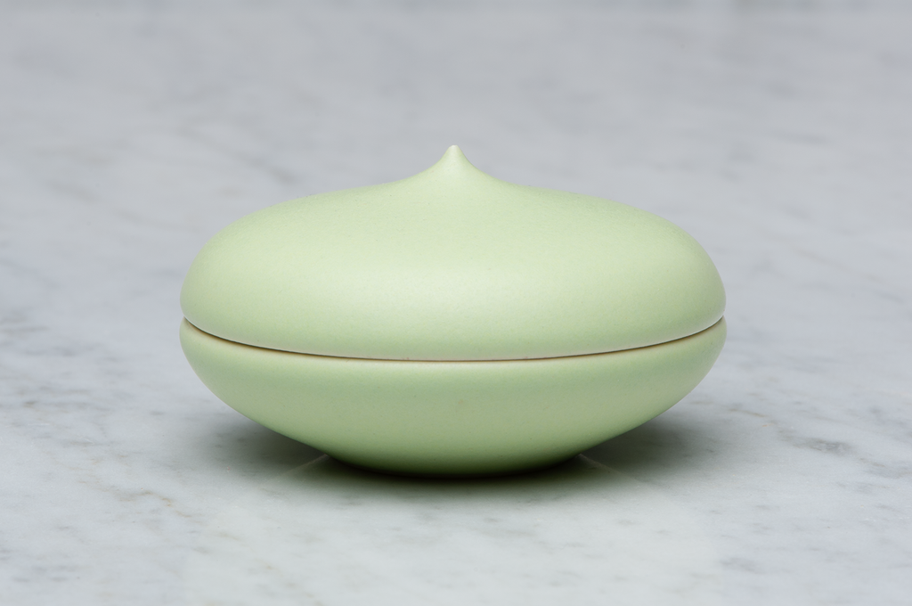 Toppig ljusgrön matt keramikask 