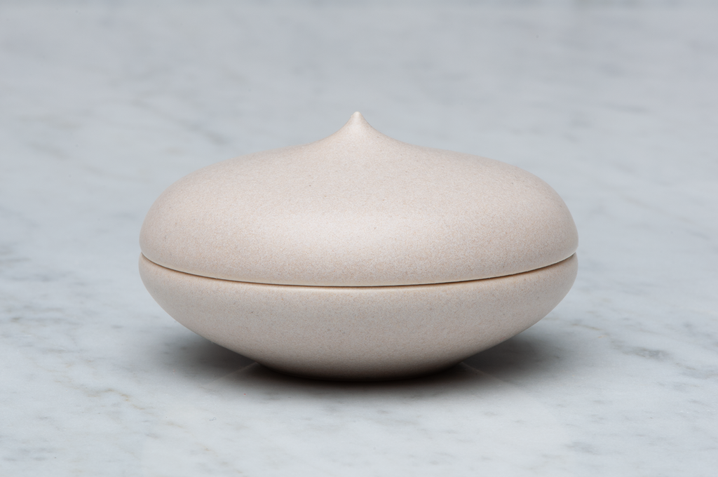 Toppig rutil beige matt keramikask 