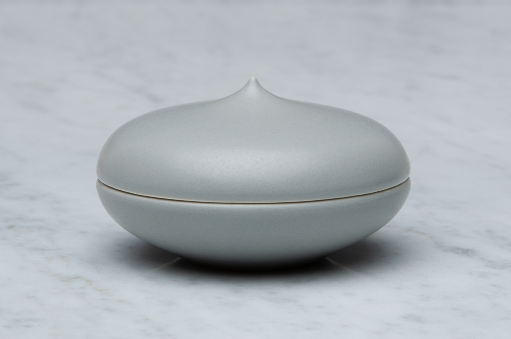 Toppig grå matt keramikask 