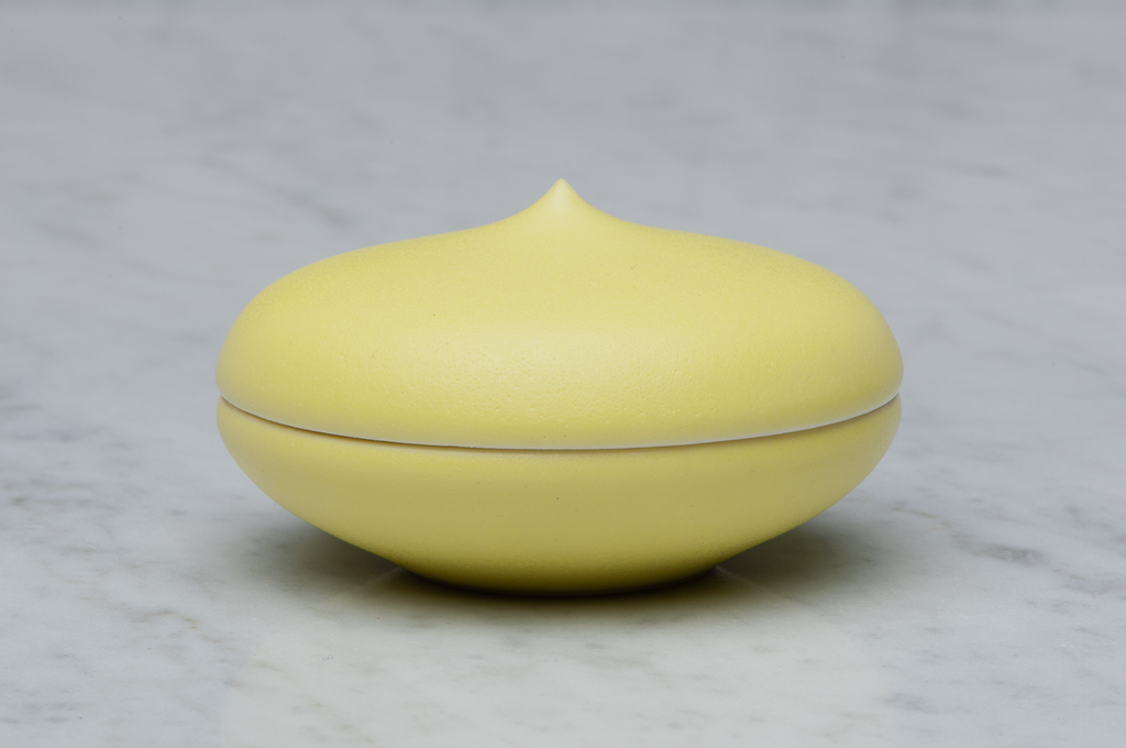 Toppig gul matt keramikask 