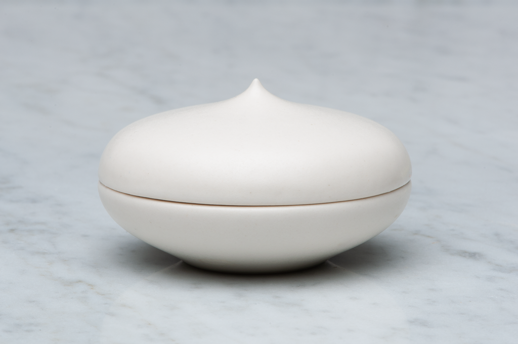 Toppig vit matt keramikask 